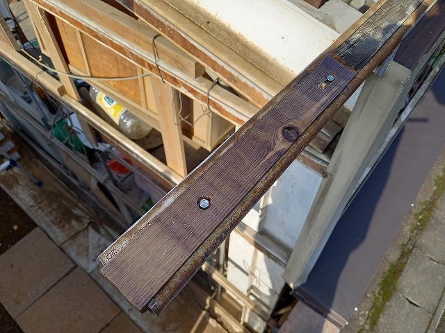 雨水の影響を受けて傷んでいたカーポート屋根の下地補修が完了