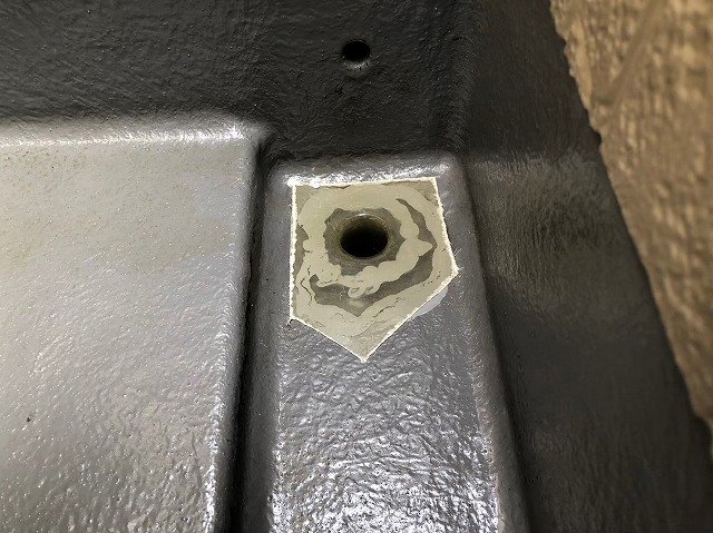 住宅ベランダ防水工事で改修用ドレンの設置が完了