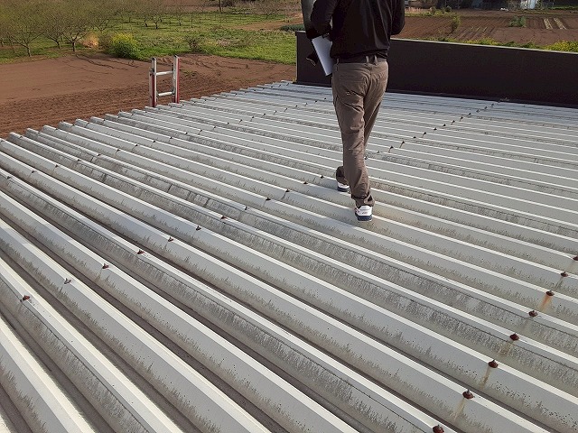 築10年の平屋住宅で折板屋根に多くの劣化を確認した無料点検