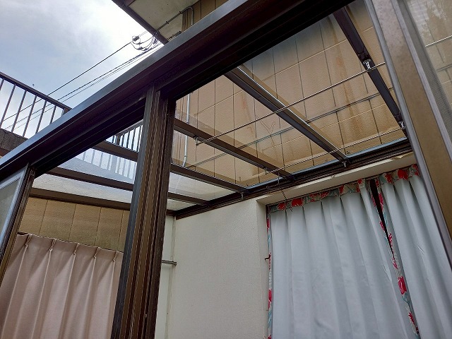 サンルーム屋根のポリカ平板による張り替え修理が完成