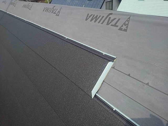 SGL鋼板屋根「スーパーガルテクト」のジョイント部分