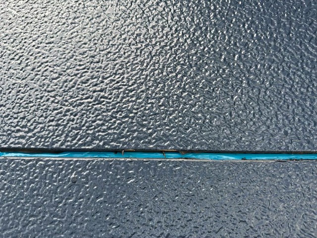 シーリング打ち替え工事の既存シーリング除去後の目地部様子