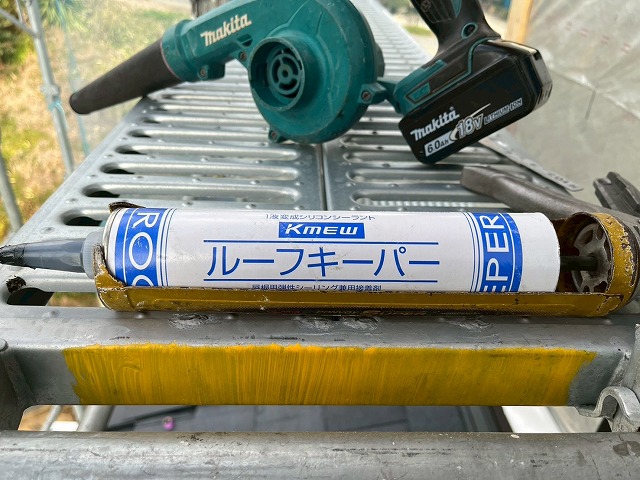ルーガを用いた屋根工事で使用する専用コーキング材