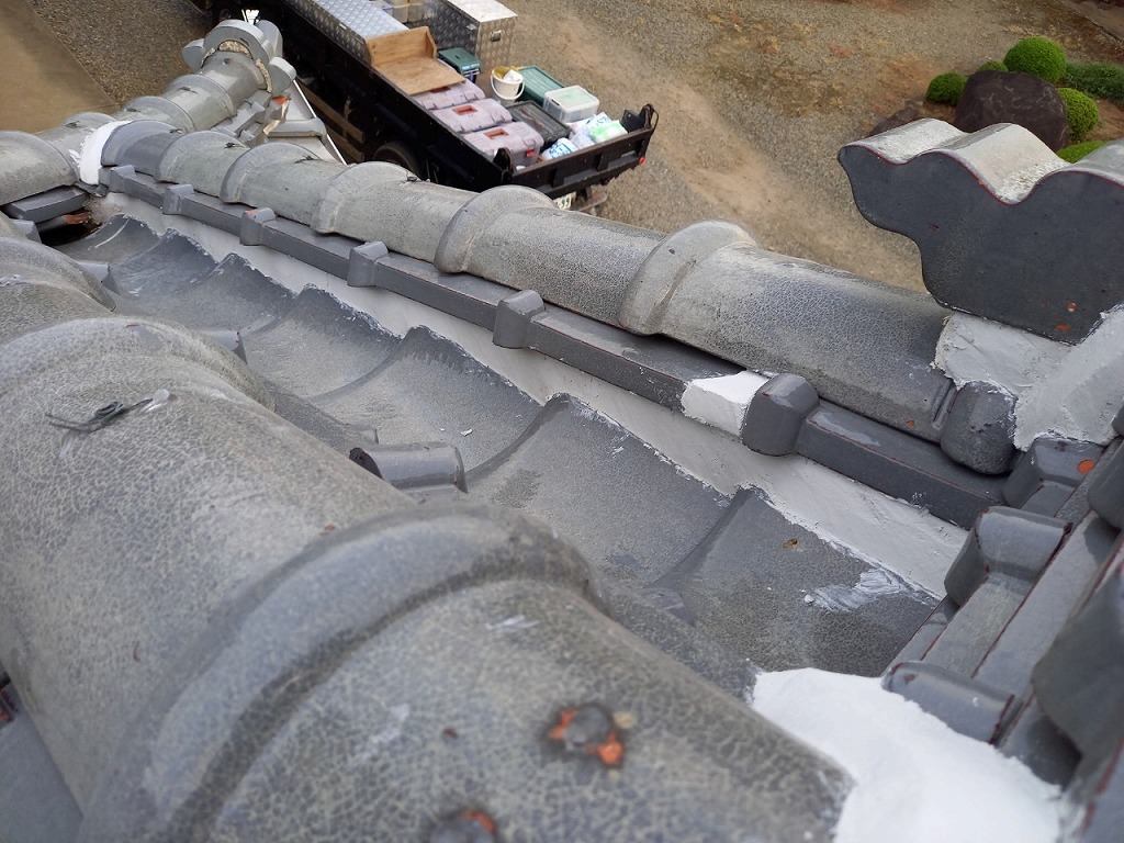 玄関屋根の漆喰裏側完成