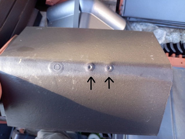 ビスと止めように穴が空けやすくなった箇所