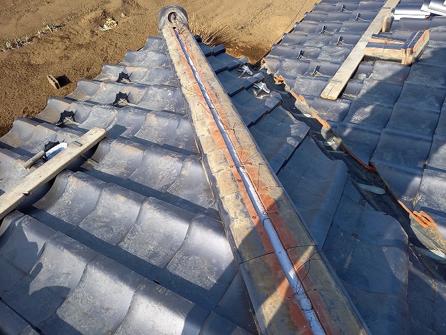 まるで一体化しているような棟瓦です