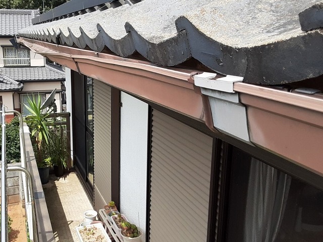 雨樋の曲がりは経年劣化と考えます