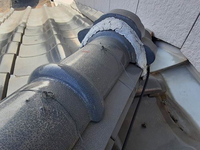 母家建物の屋根漆喰にひび割れを確認した現場調査