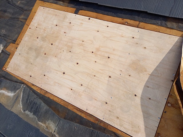 トップライトの撤去による雨漏り修理でトップライトを撤去後の下地補修