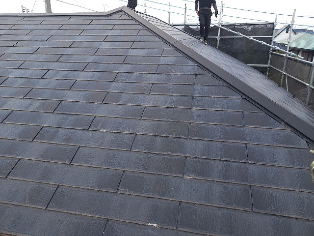 屋根カバー工事を行う住宅のコロニアル屋根劣化状況