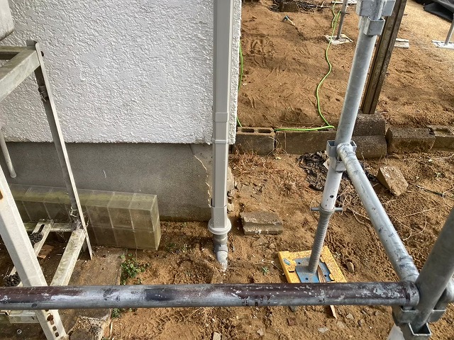 雨樋交換工事で竪樋どうしをたて継手を使って接続