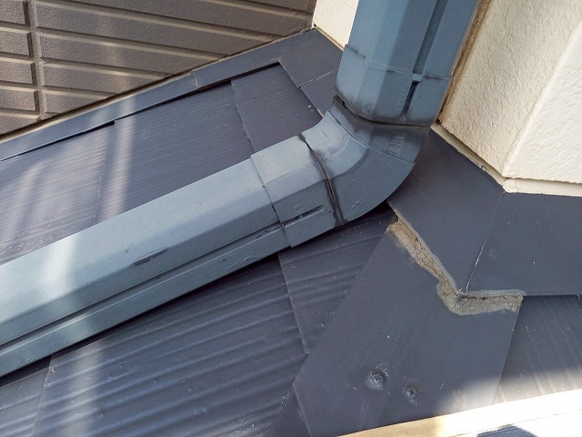 雨押え板金周辺のコーキング劣化状況