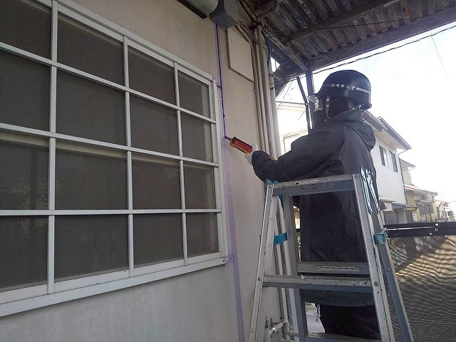 アパート建物コーキング打ち替えのオートンイクシード打ち込み