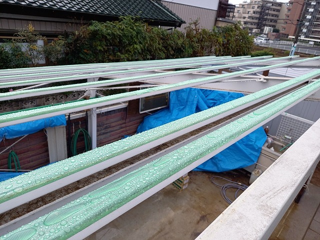 カーポート屋根の木下地に対する雨養生