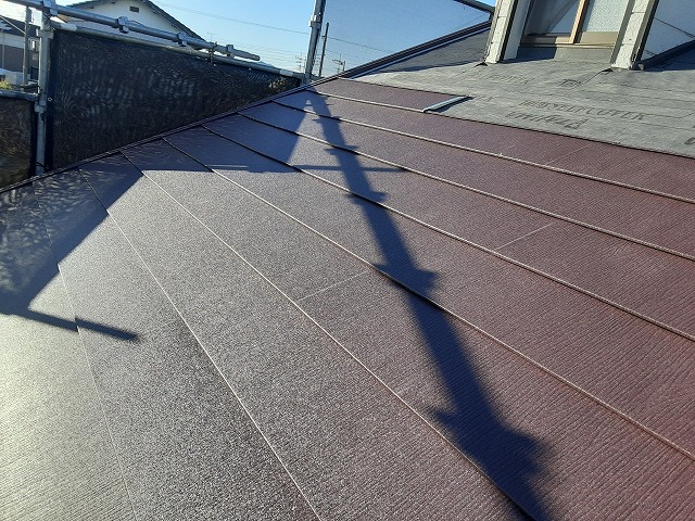 屋根カバー工法リフォームの「スーパーガルテクト」本体施工状況