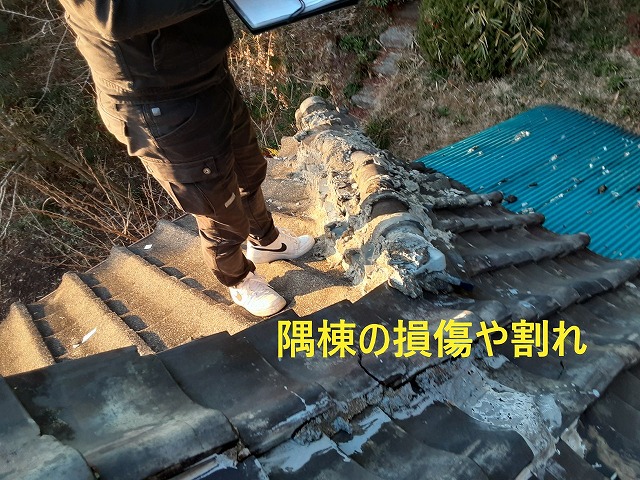 土瓦屋根のひどい損傷