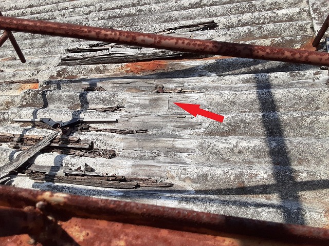 小さいひび割れ石綿スレート