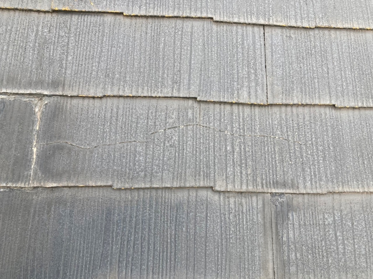 スレートのひび割れ