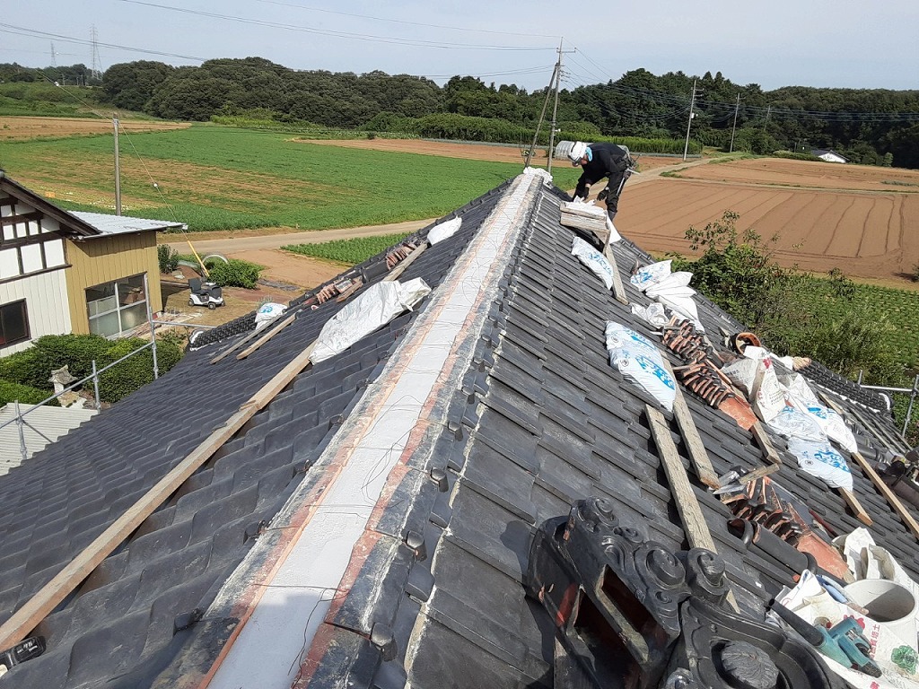 一段目の熨斗瓦積み完了　施工事例