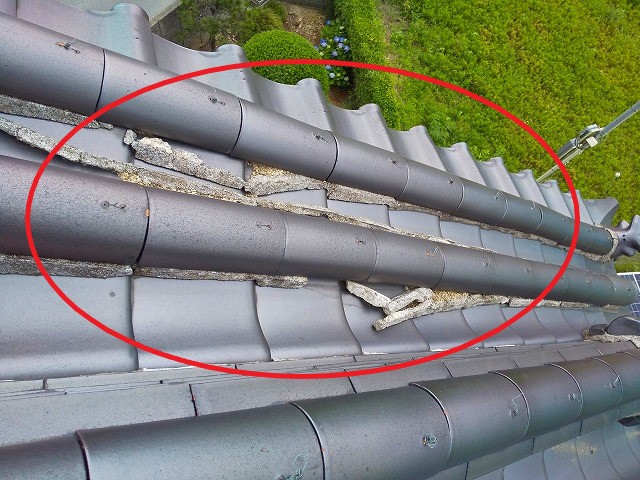 蔵屋根下り丸の漆喰剝がれ落ち