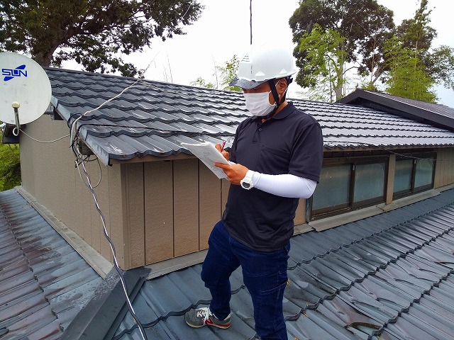 測り出しを記載している様子