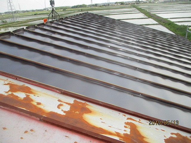 瓦棒屋根のカバー工法に依る