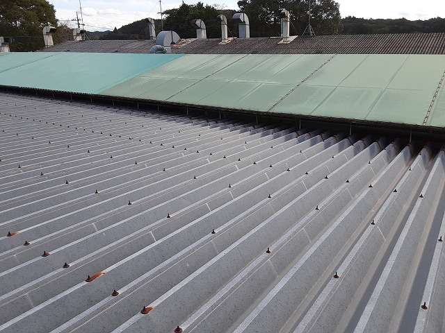 155折半屋根の工場屋根