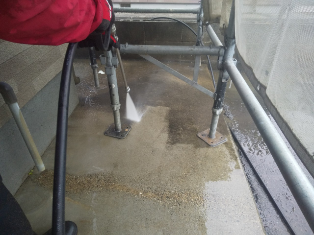 アパート犬走りの洗浄