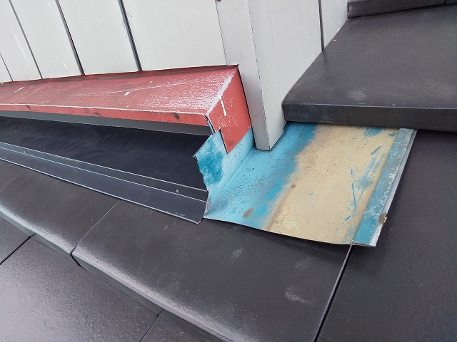 板金の折り込み　瓦屋根工事