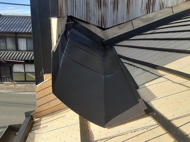 谷板金　瓦葺き工事