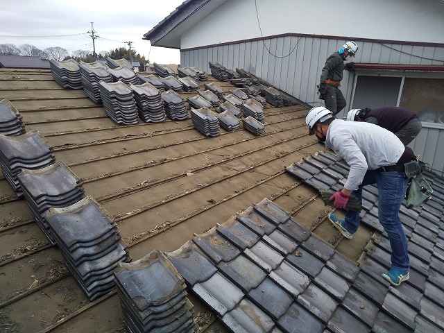 葺き替え工事　瓦外し