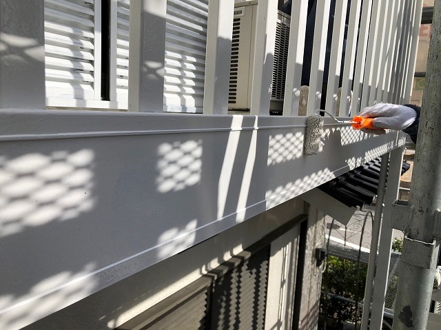 ベランダの塗装上塗り　仕上げ