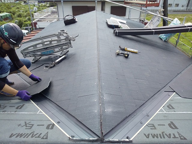 コロニアル葺き