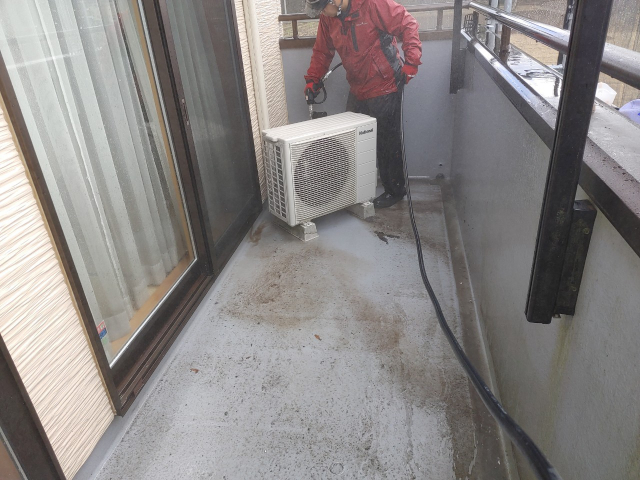 小美玉市防水工事でベランダ洗浄