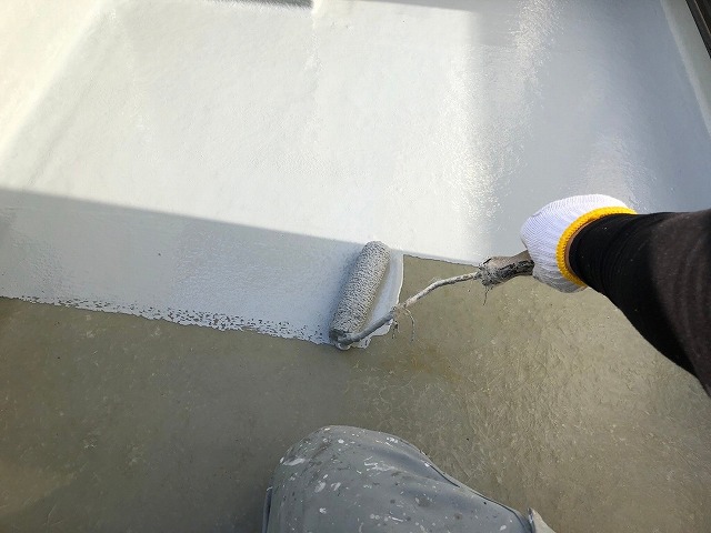 FRP防水工事トップコート塗布