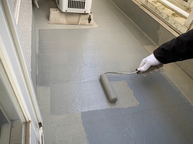 ベランダ下地調整剤の塗布