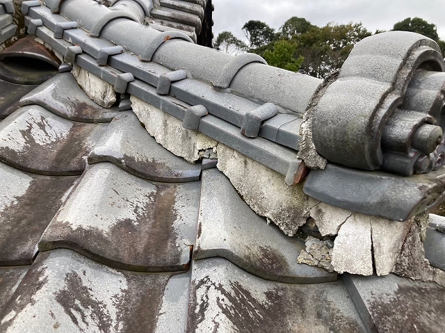 隅棟の漆喰はがれ状況