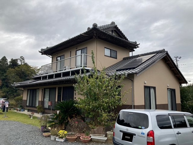 斜めから撮った瓦屋根