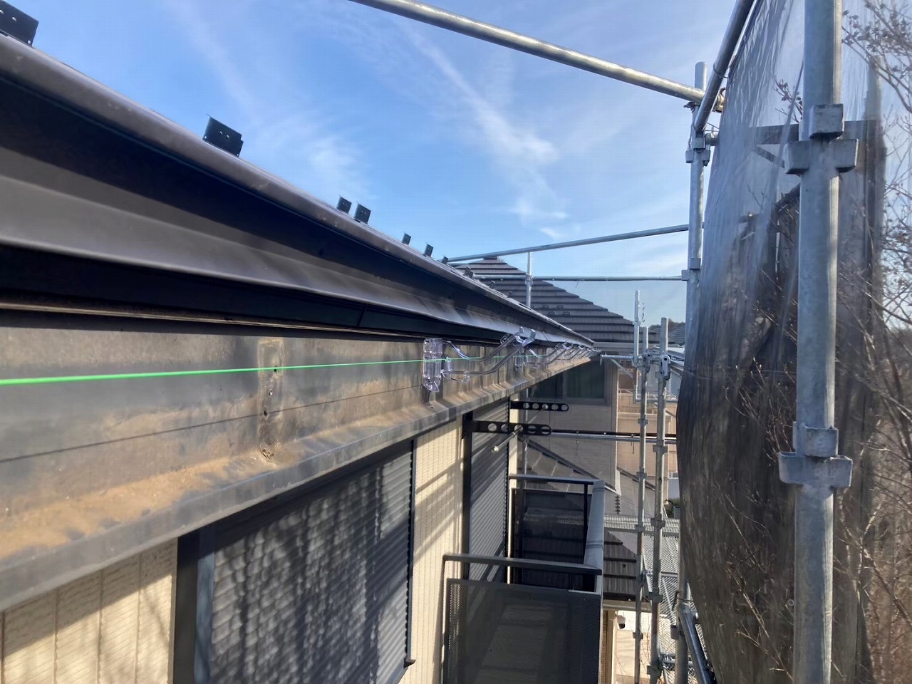 ポリカ製の受け金具