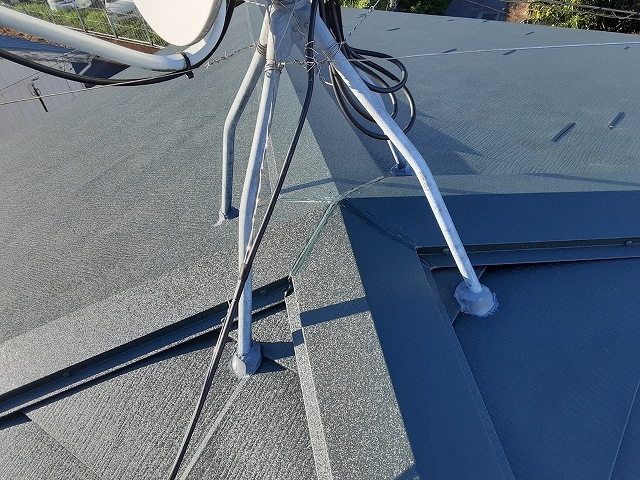 TVアンテナの足を固定