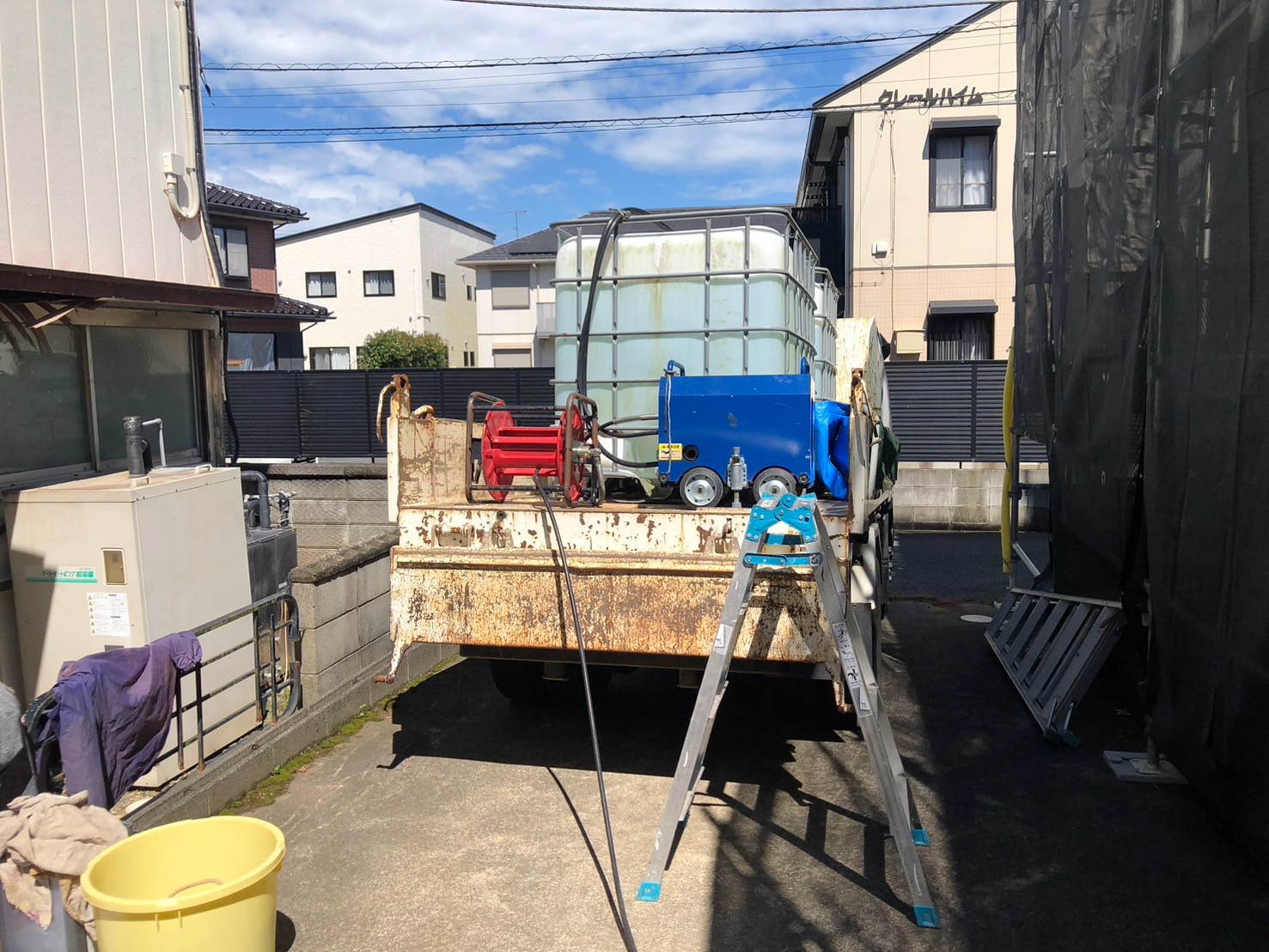 つくば市 高圧洗浄機と水タンク車の設置の様子