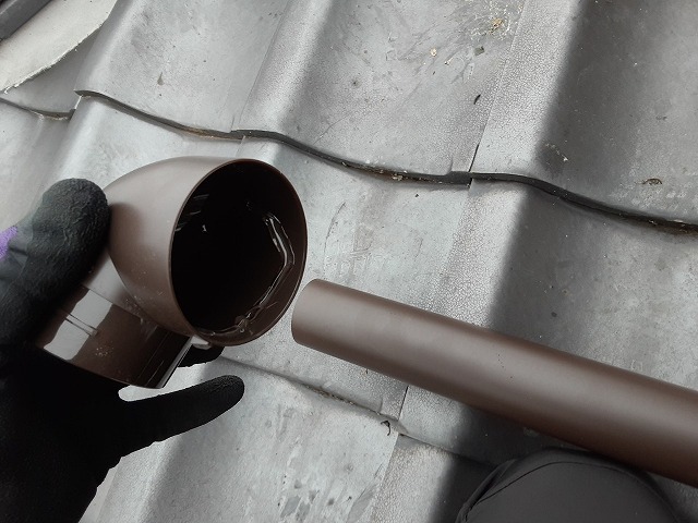 エルボにのり付けをしていく