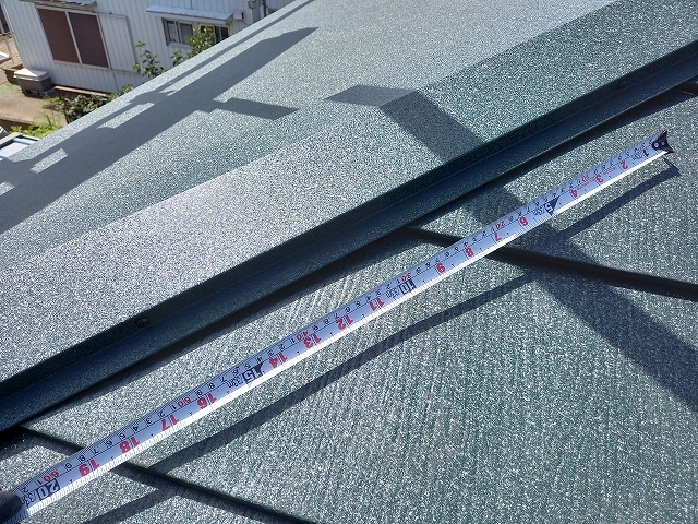 スケールで計りパッキンビスを固定していきます