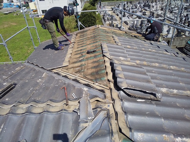 屋根材セキスイかわらUを外す