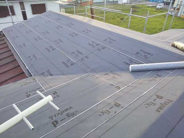 ルーフィングを張り完了