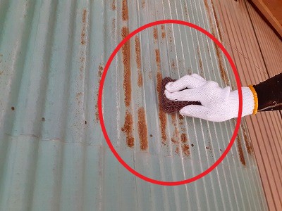 外壁板金のケレン作業