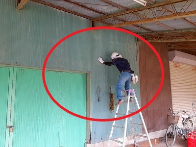 外壁板金のケレン作業
