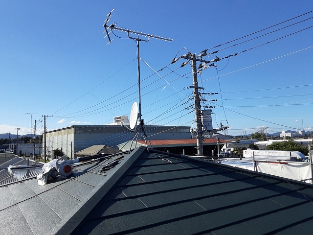 線を張ったTVアンテナ