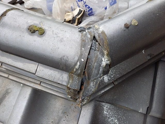 連結部の漆喰を解体