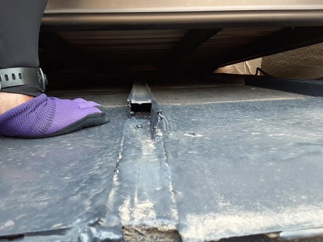 金属瓦棒屋根穴あき